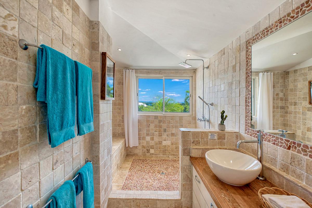 Charming Villa rental St Martin - The Bathroom 1
